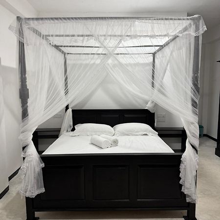 Bed and Breakfast La Fiesta Weligama Esterno foto
