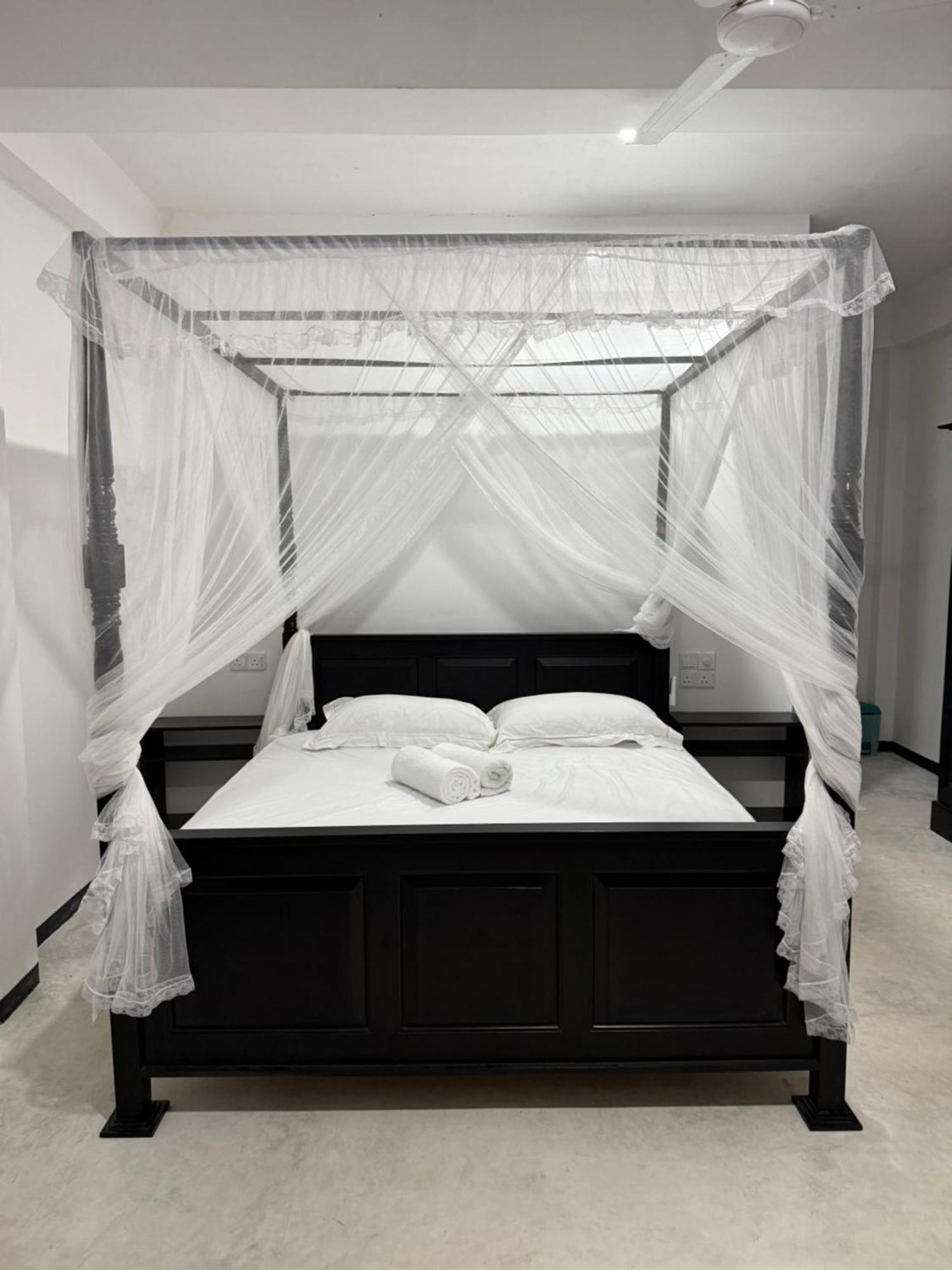 Bed and Breakfast La Fiesta Weligama Esterno foto