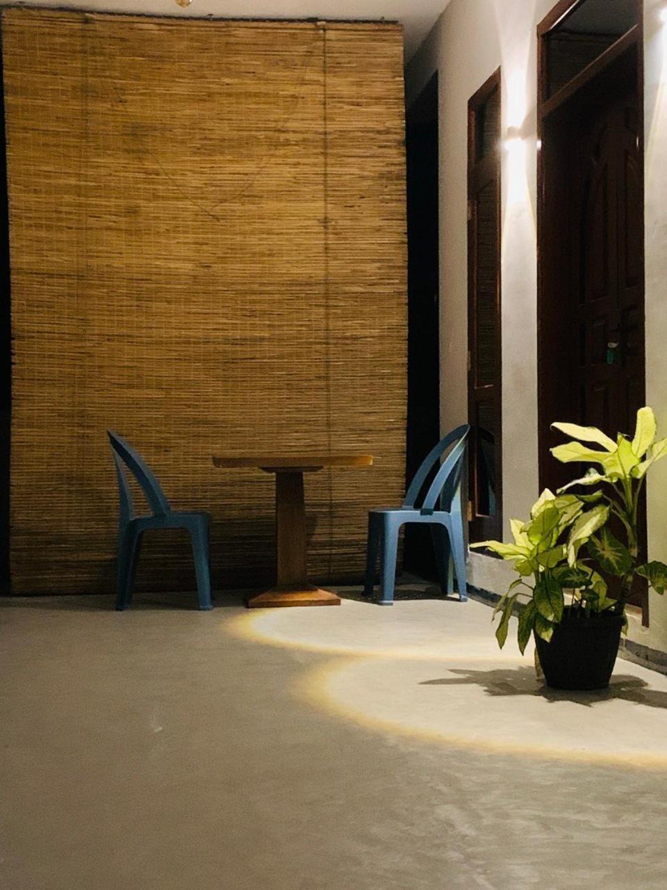 Bed and Breakfast La Fiesta Weligama Esterno foto