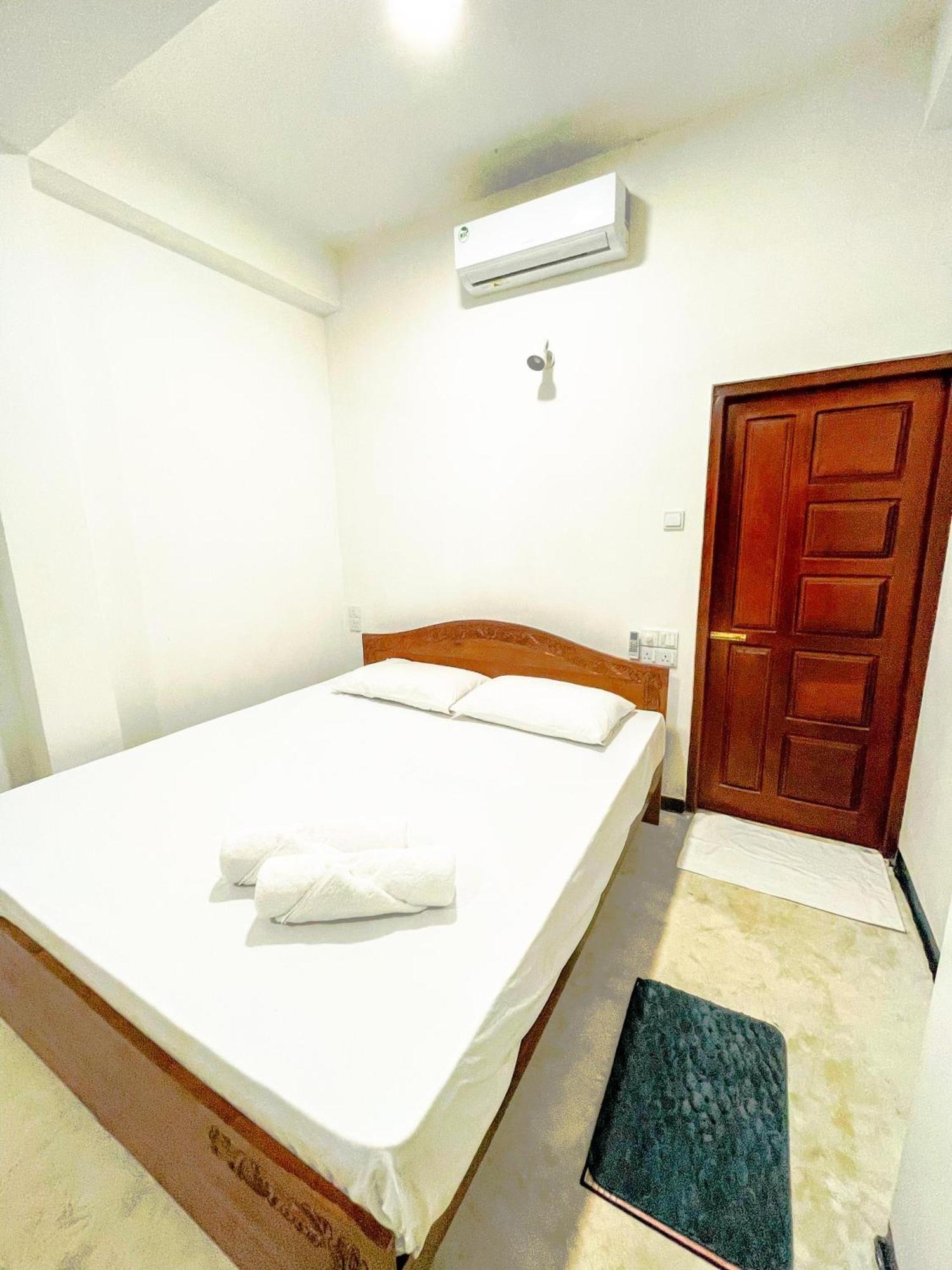 Bed and Breakfast La Fiesta Weligama Camera foto