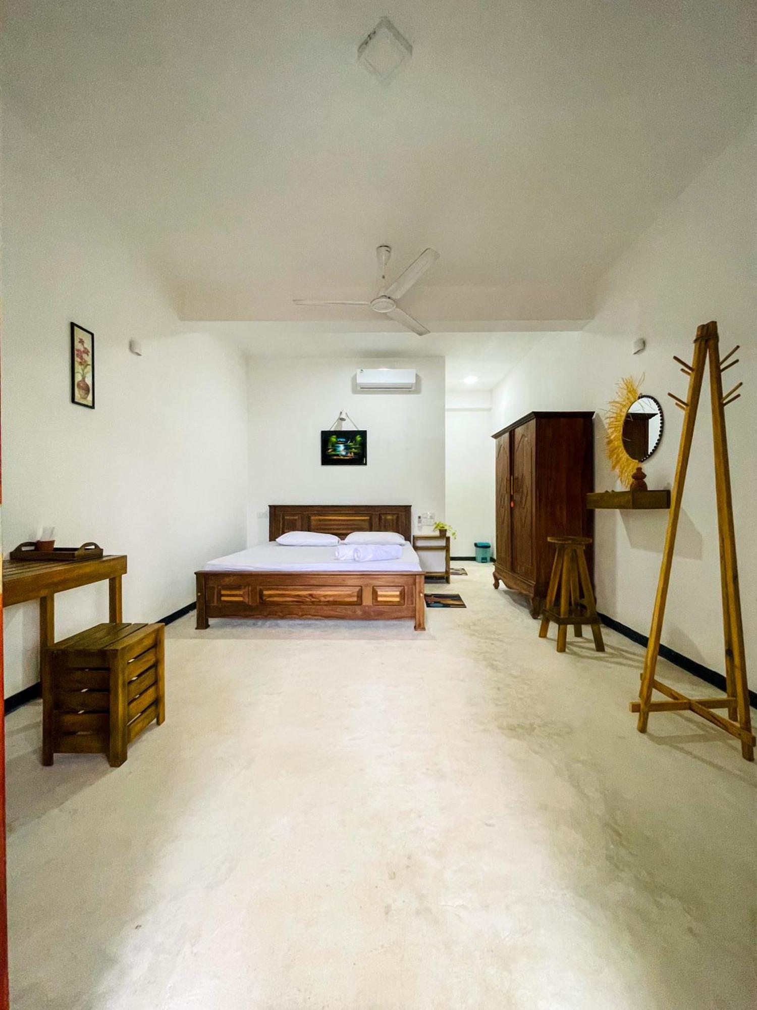 Bed and Breakfast La Fiesta Weligama Esterno foto